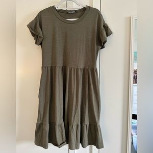 Lulus tiered dress, army green. Size L
